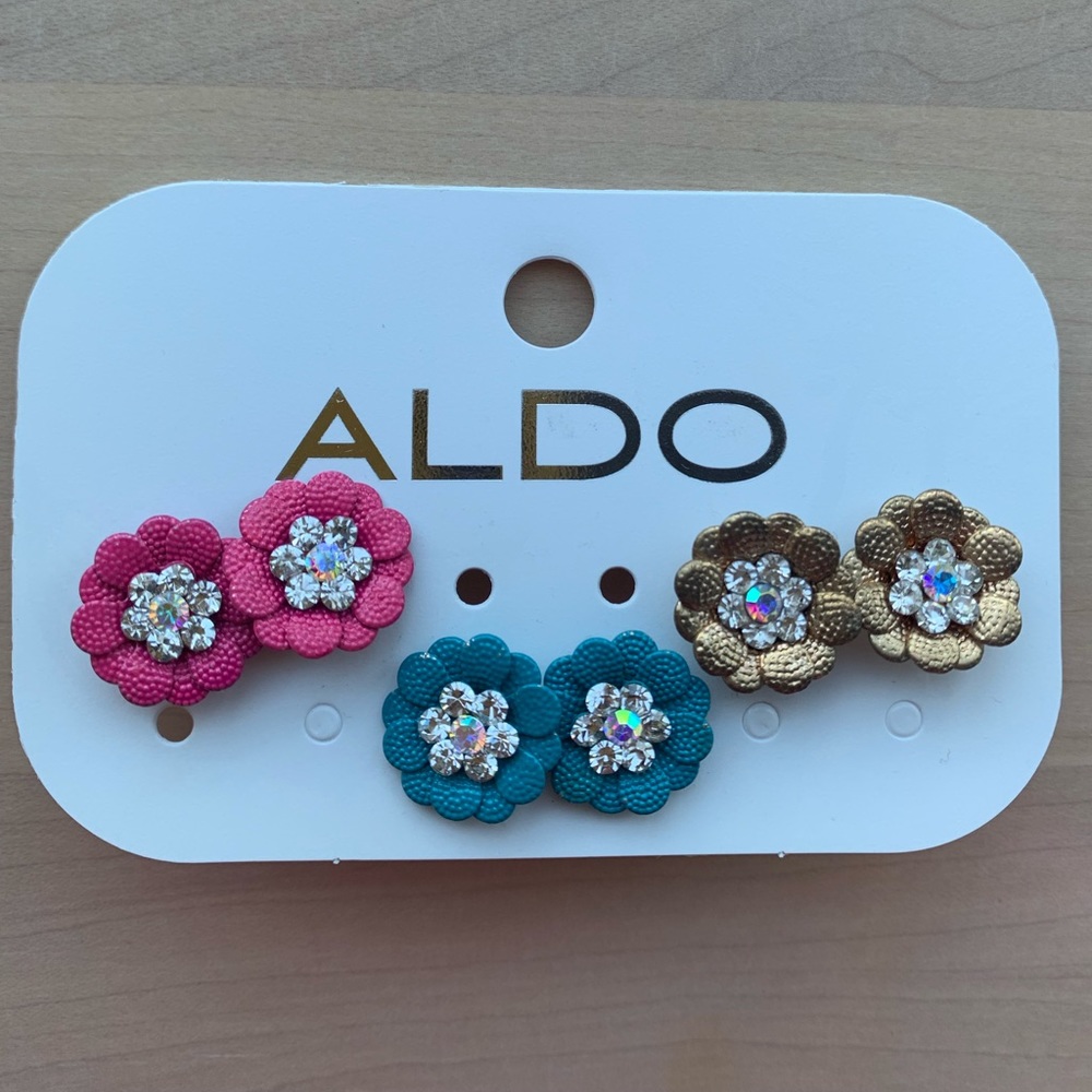 Aldo // flower earrings